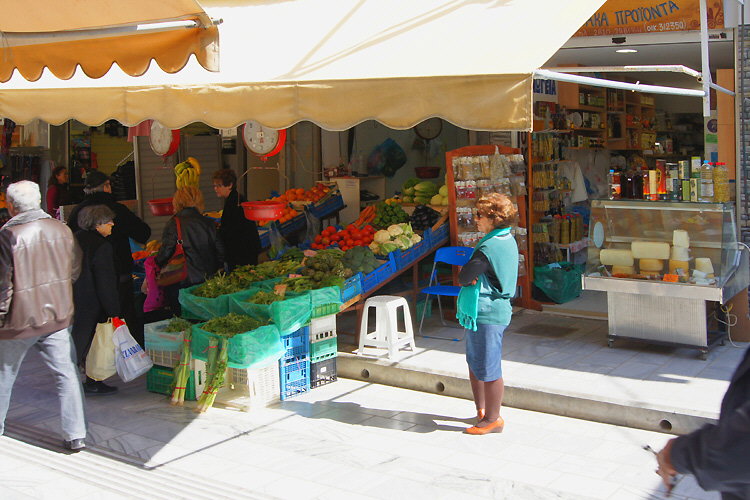 Heraklion: Market street - Vegetable and cheese